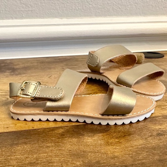 Cat & Jack Gold and Tan Sandals size 7 NEW - Picture 3 of 5